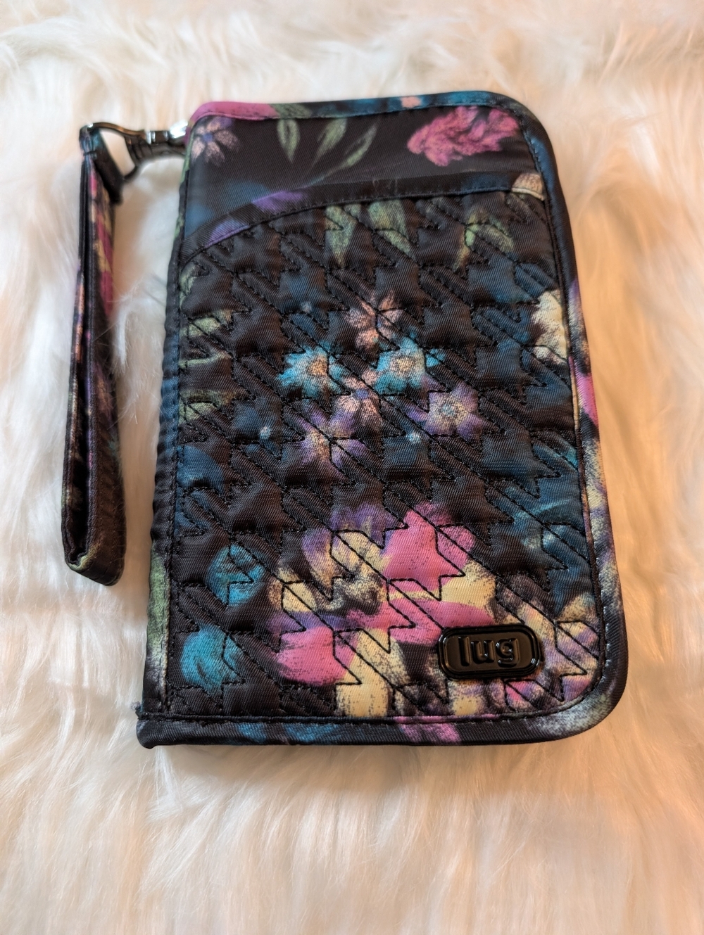 🌸lug Tandem Zip Wristlet